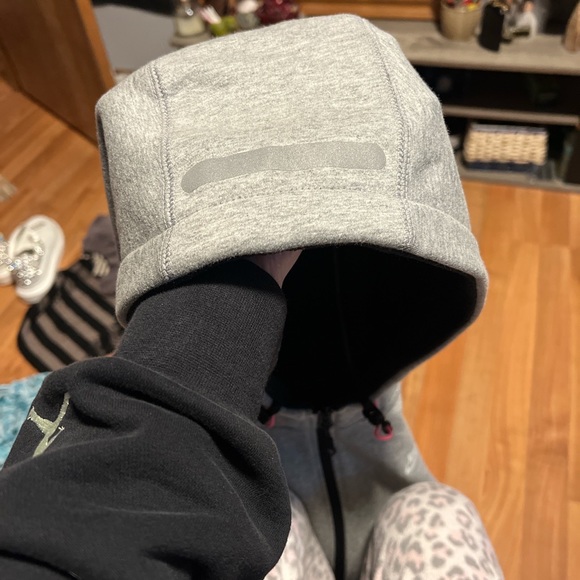 nike grey zip up jacket with pink accents. women’s, size medium but says large. - Picture 3 of 4